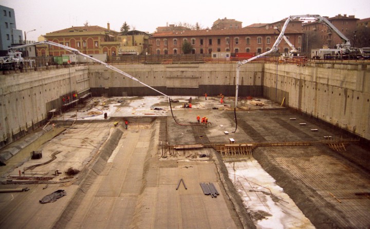 Alcune fasi della realizzazione del parcheggio interrato a Bologna nell'area "ex manifattura tabacchi"